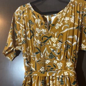 One of a kind 100% silk amour vert floral sleeved dress size small